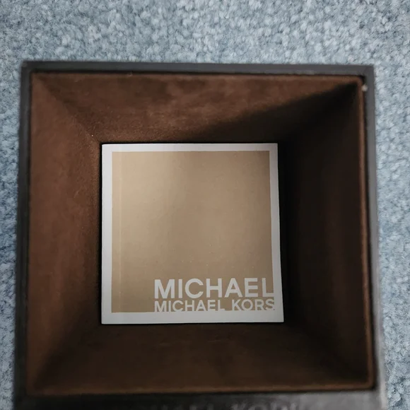 NWT Michael Kors Rose Gold Chain Twist Watch - Picture 3 of 6